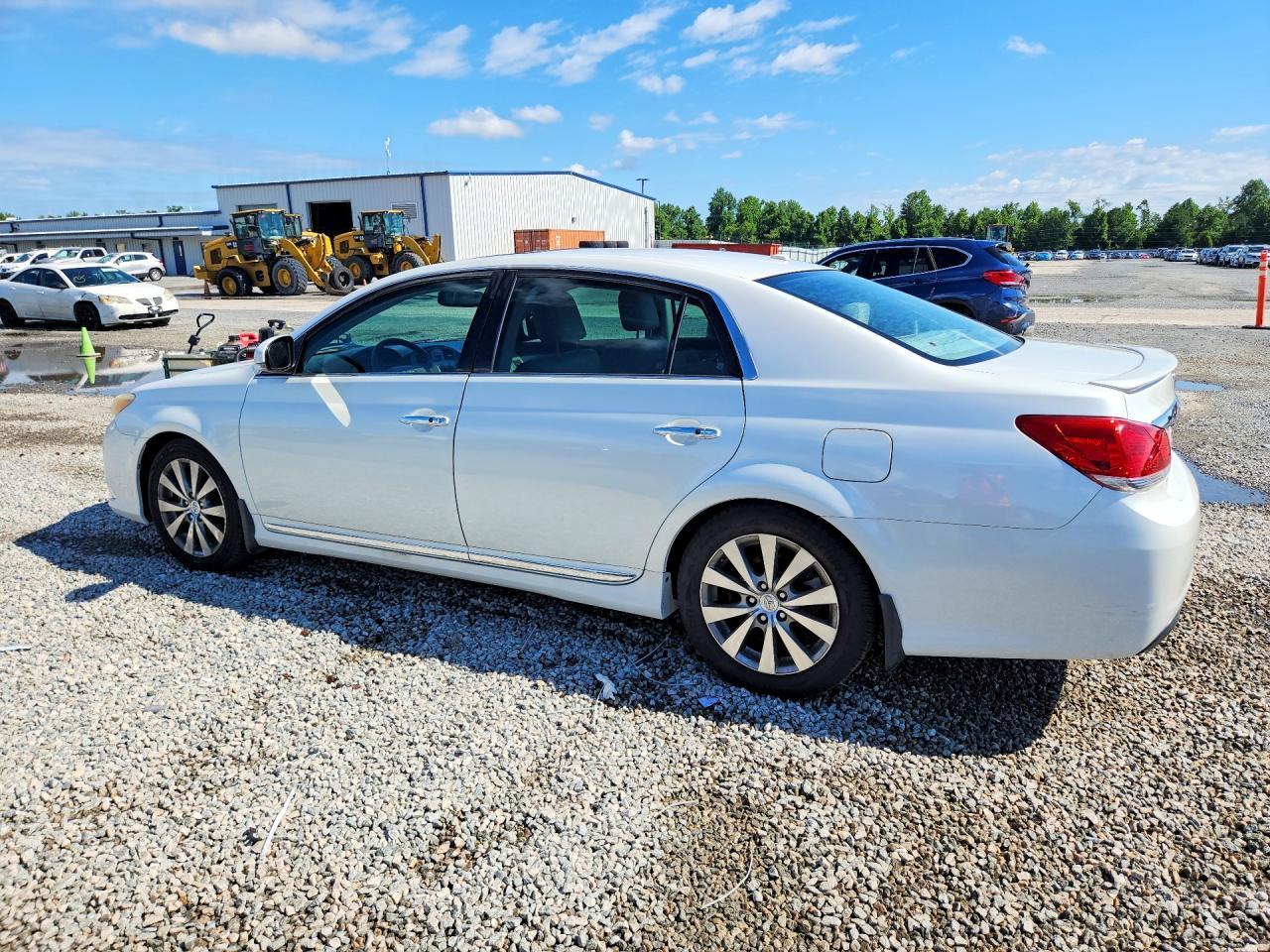 2012 Toyota Avalon Limited - Фото 2