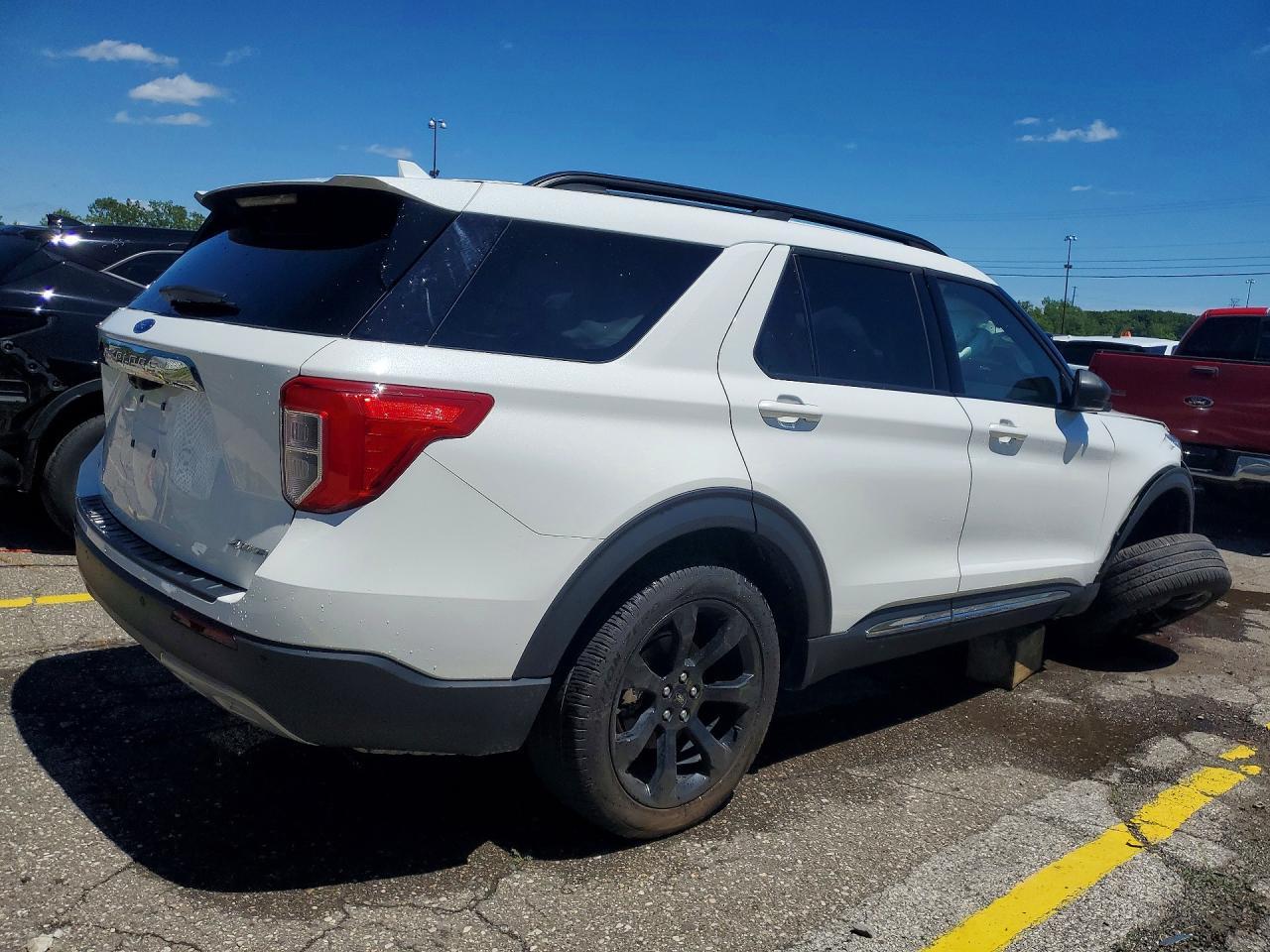 2022 Ford Explorer Xlt - Фото 3