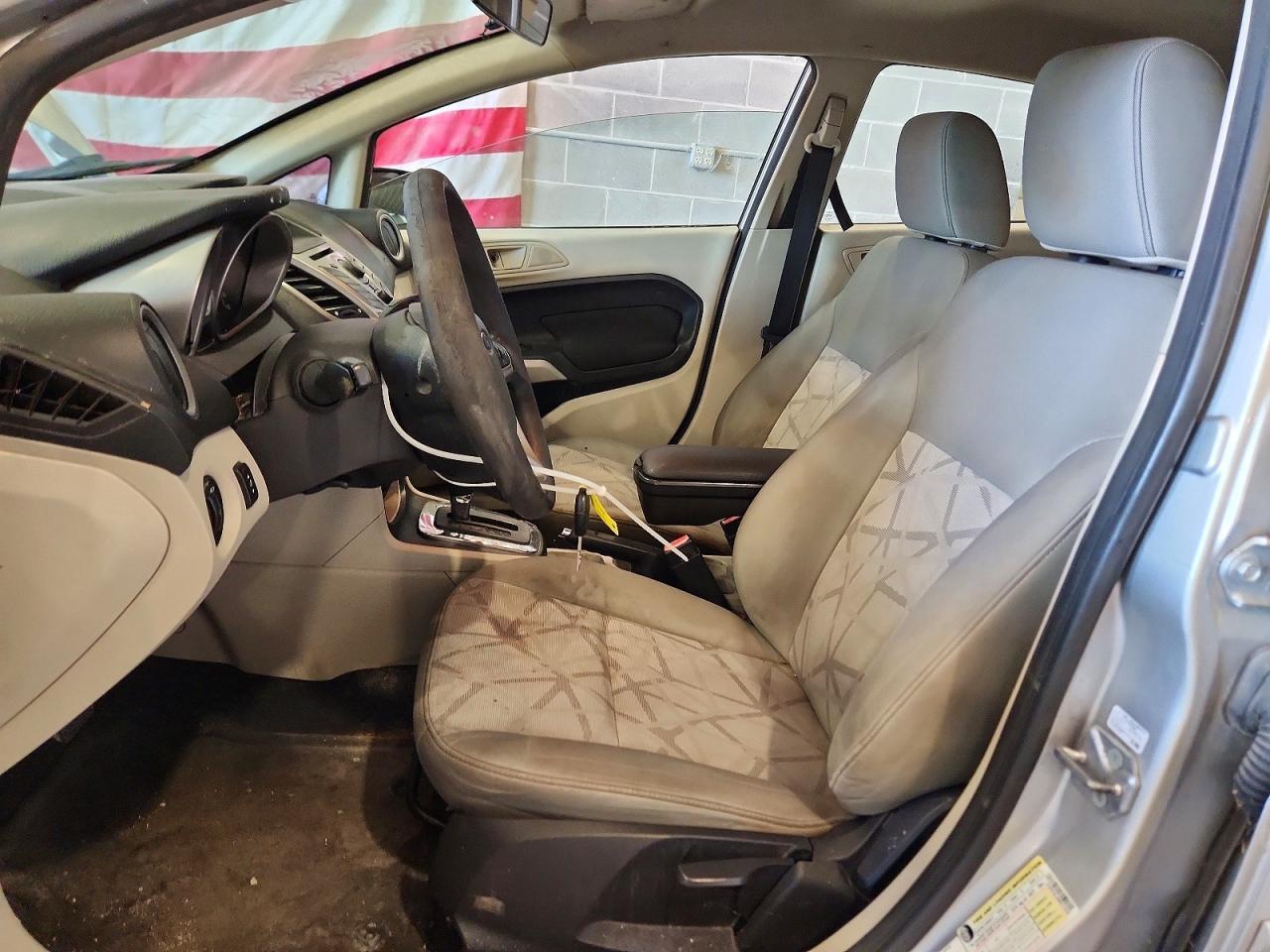 2011 Ford Fiesta Se - Фото 7
