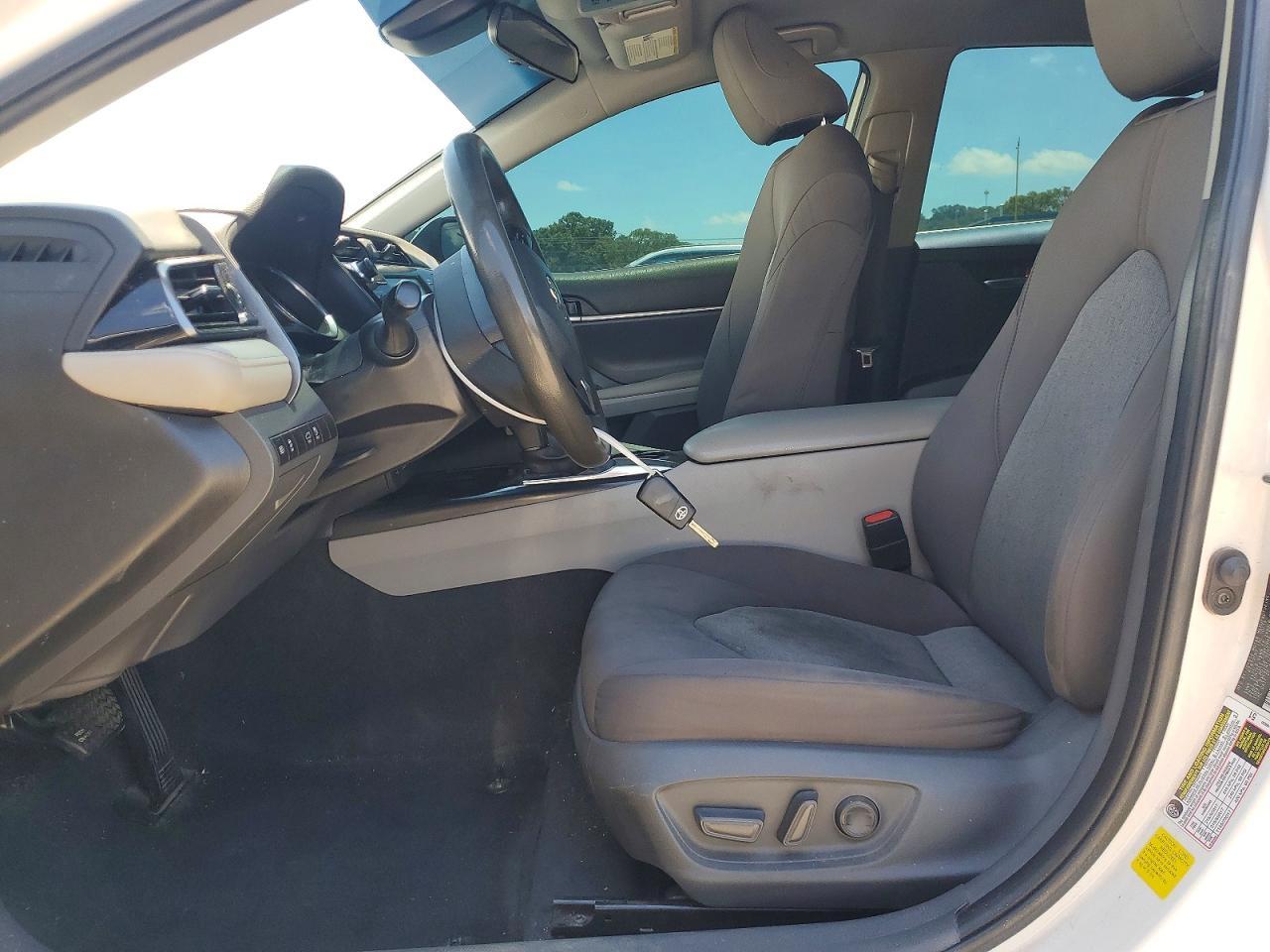 2020 Toyt Camry - Image 7