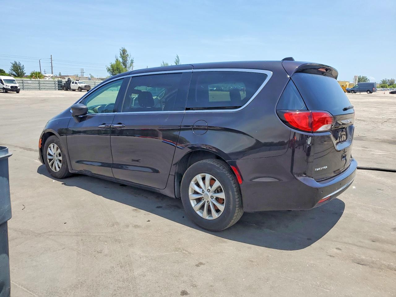 2018 Chrysler Pacifica Touring Plus - Фото 2