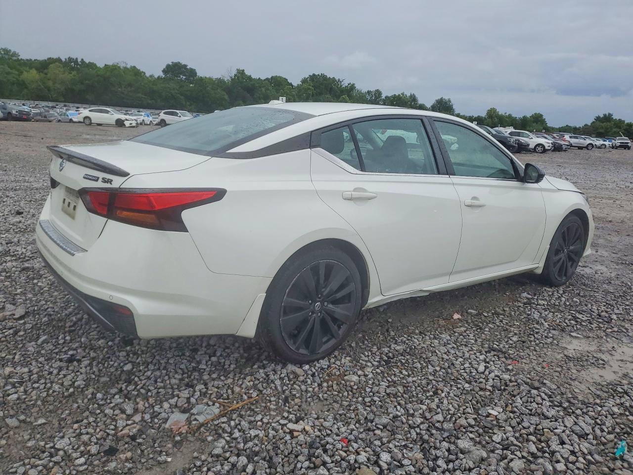 2022 Nissan Altima Sr - Image 3