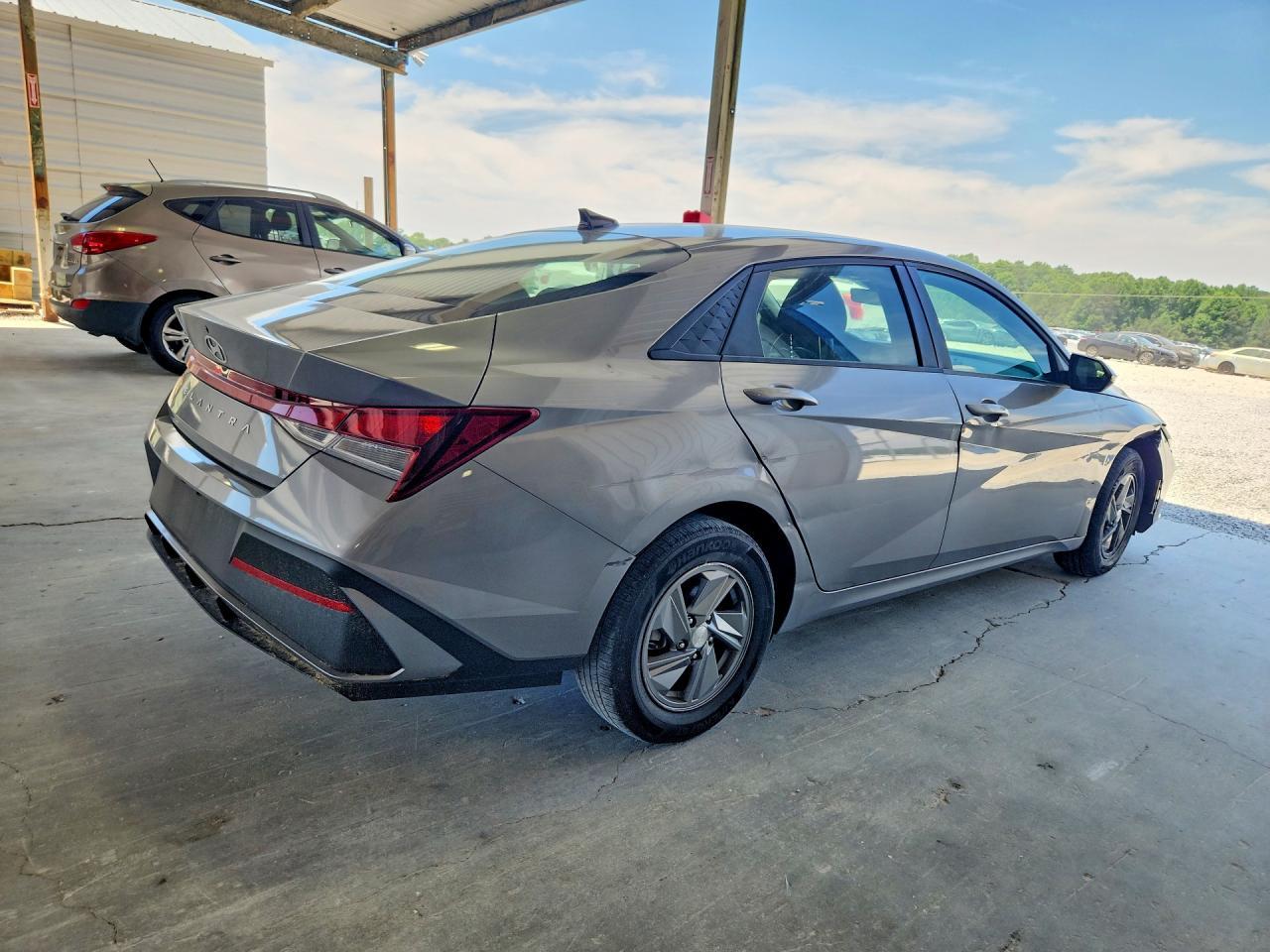 2024 Hyundai Elantra Se - Фото 3