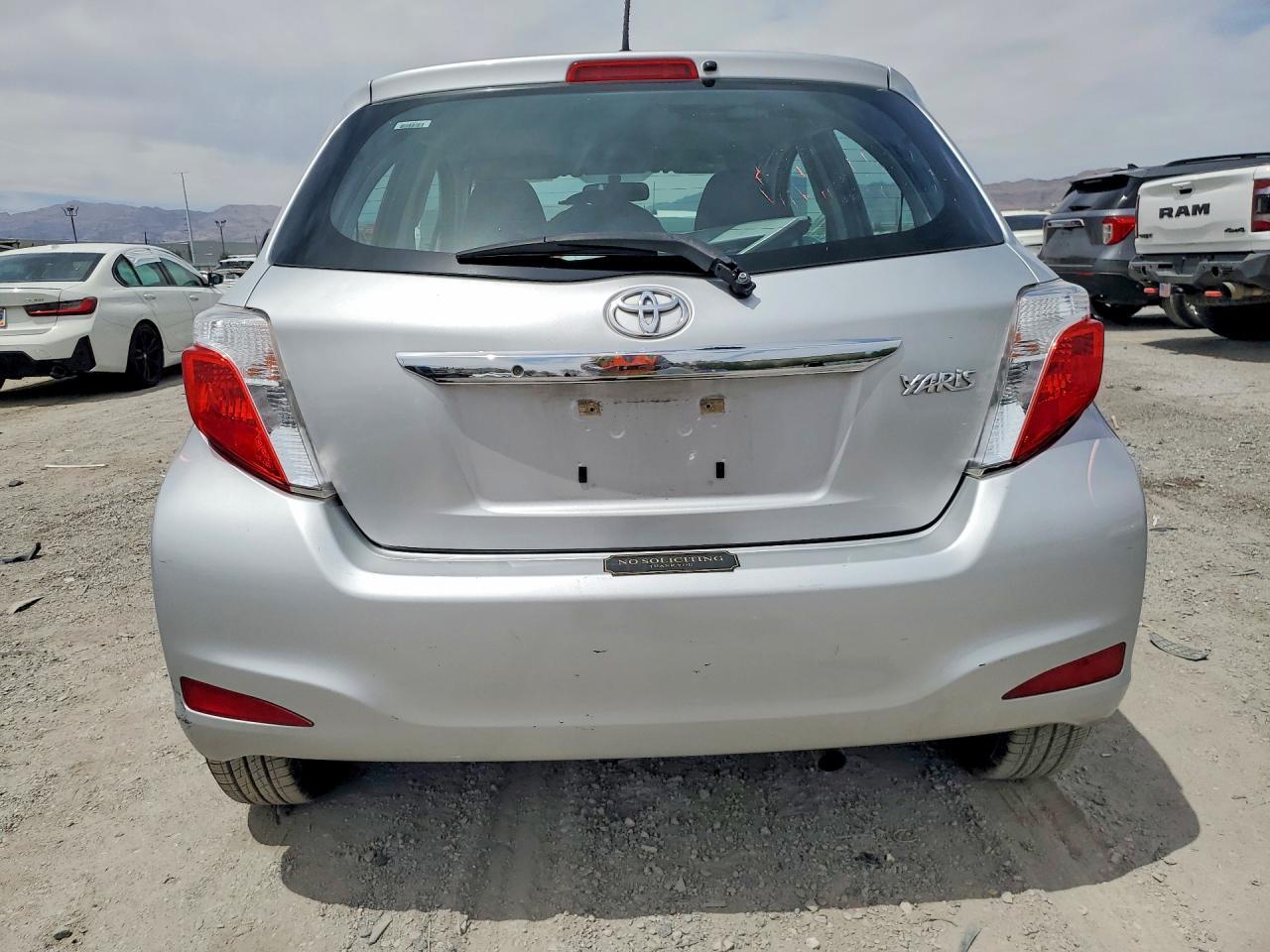 2014 Toyota Yaris 5-Door L Fleet - Фото 6