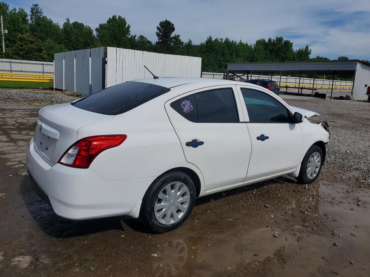 2017 Nissan Versa 1.6 S - Image 3