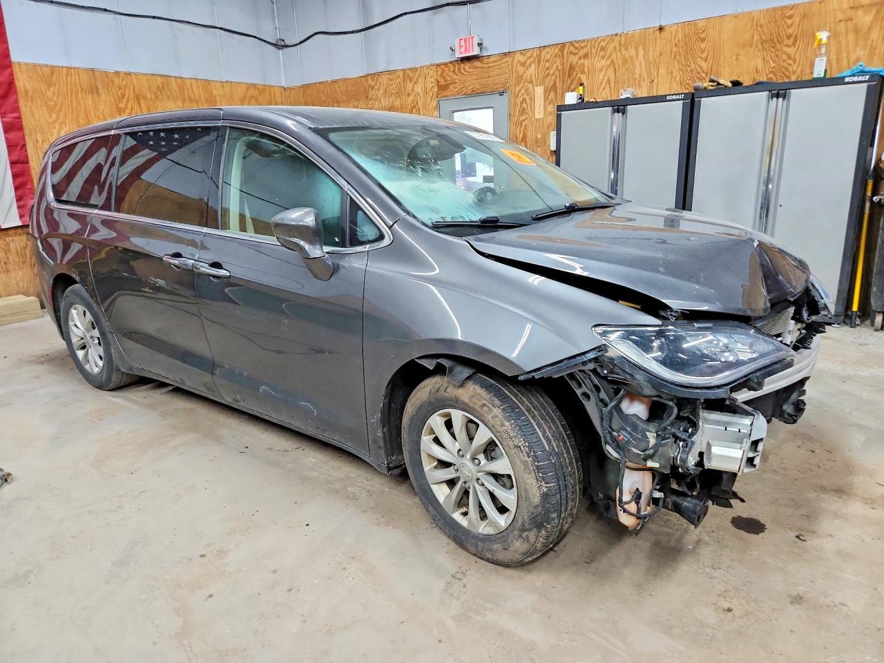 2019 Chrysler Pacifica Touring Plus - Image 4