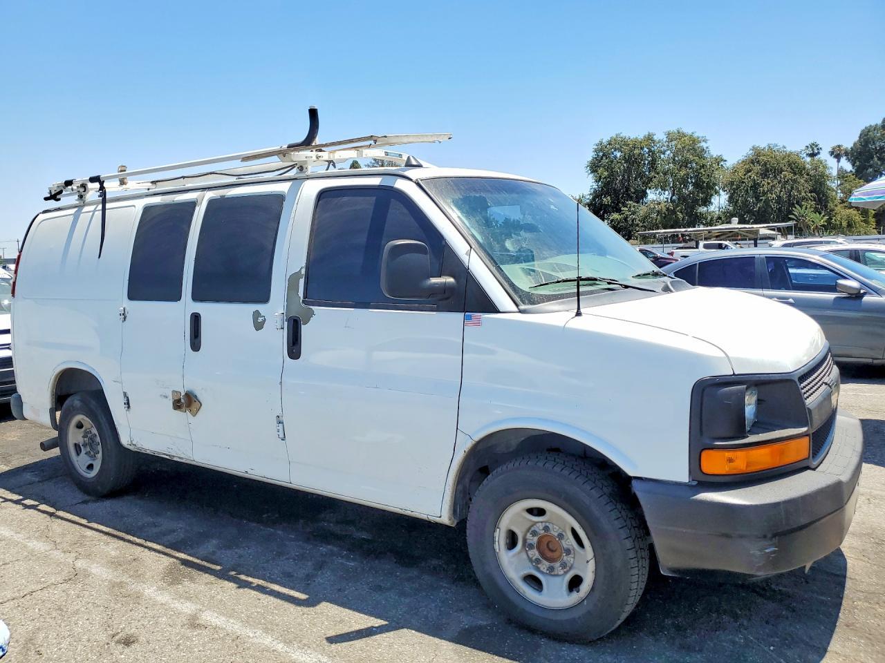 2012 Chevrolet Express 2500 Cargo Delivery Van - Фото 4