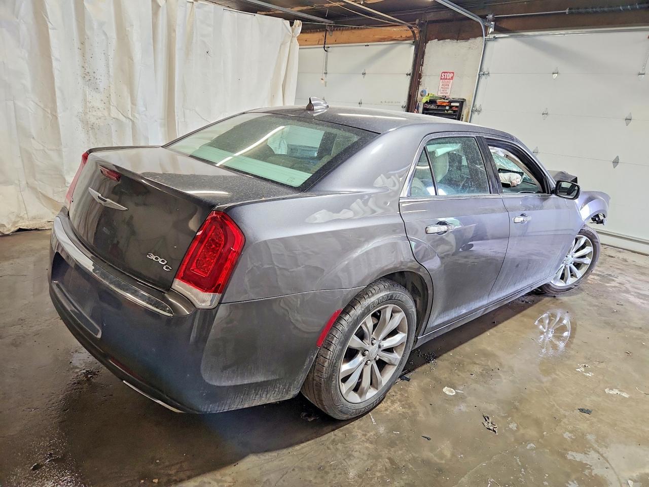 2015 Chrysler 300C - Фото 3