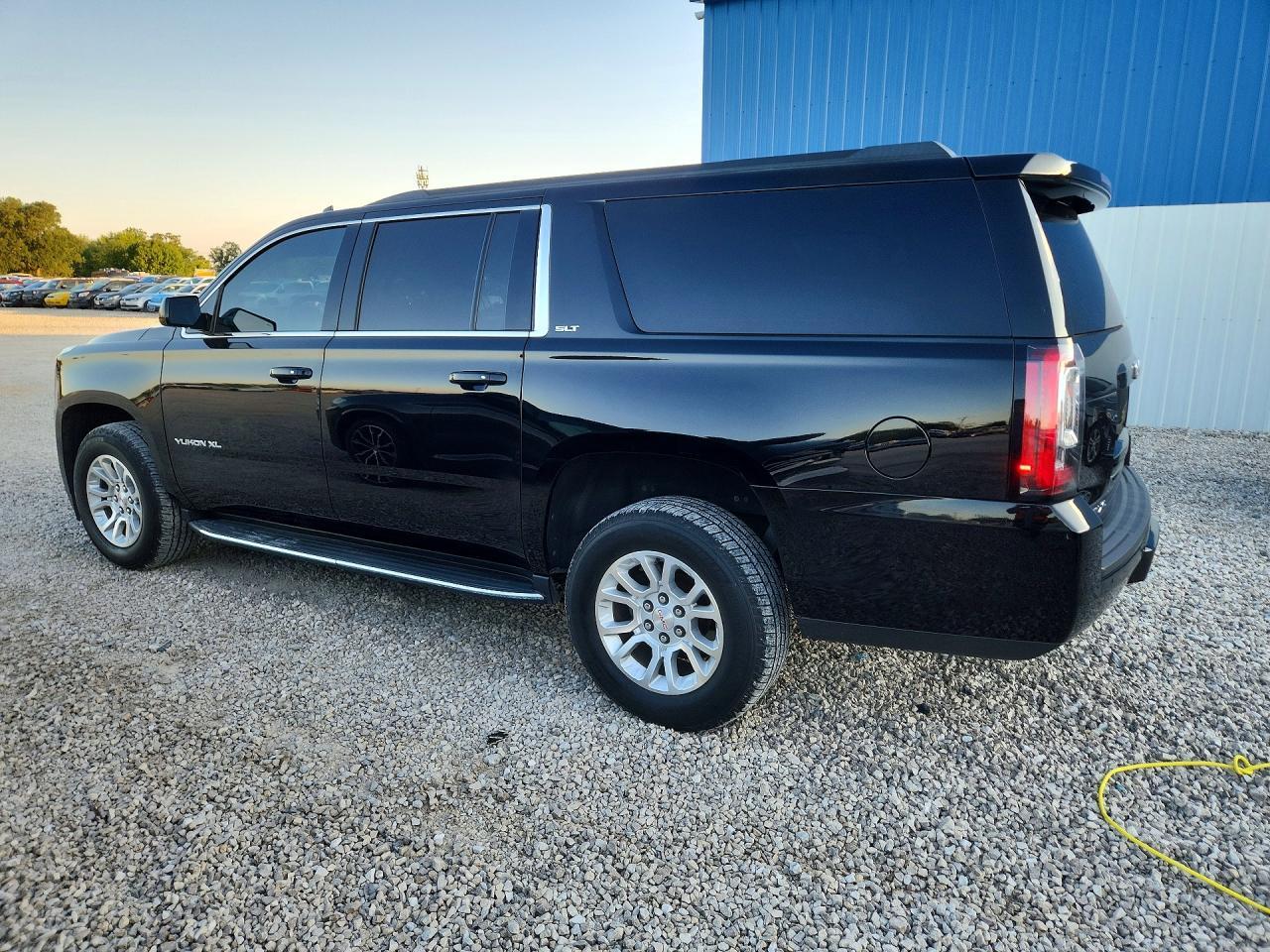 2018 GMC Yukon Xl C1500 Slt - Image 2