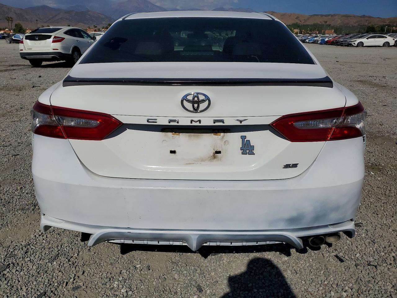 2018 Toyota Camry Se - Image 6