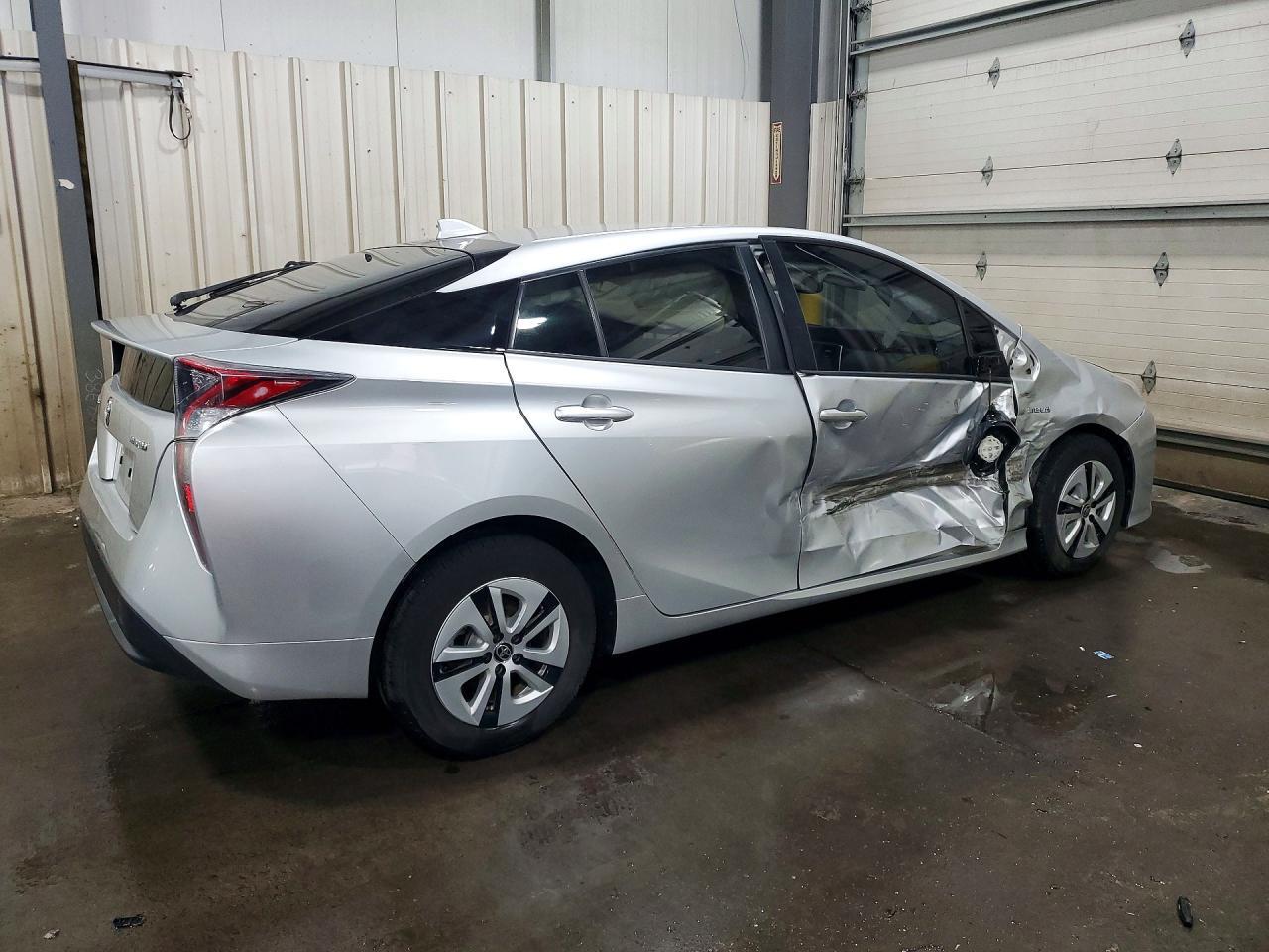 2016 Toyota Prius Four - Фото 3