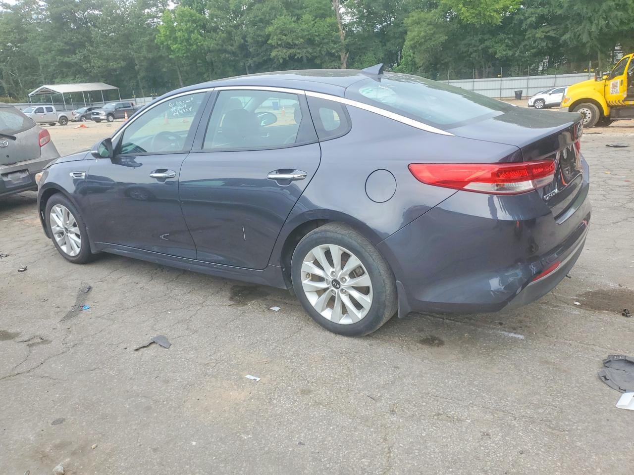 2018 Kia Optima Ex - Image 2
