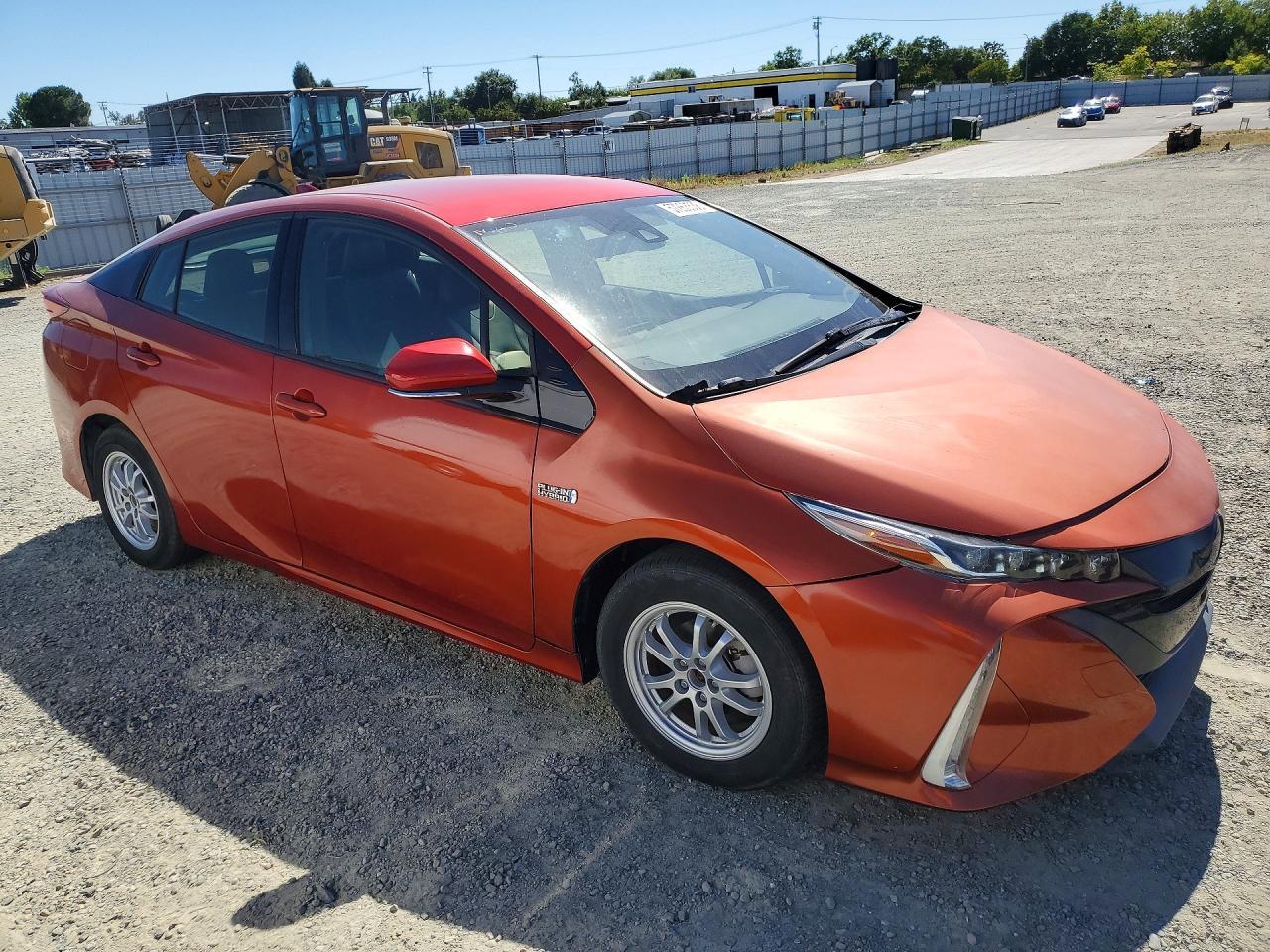 2017 Toyota Prius Prime Premium - Image 4
