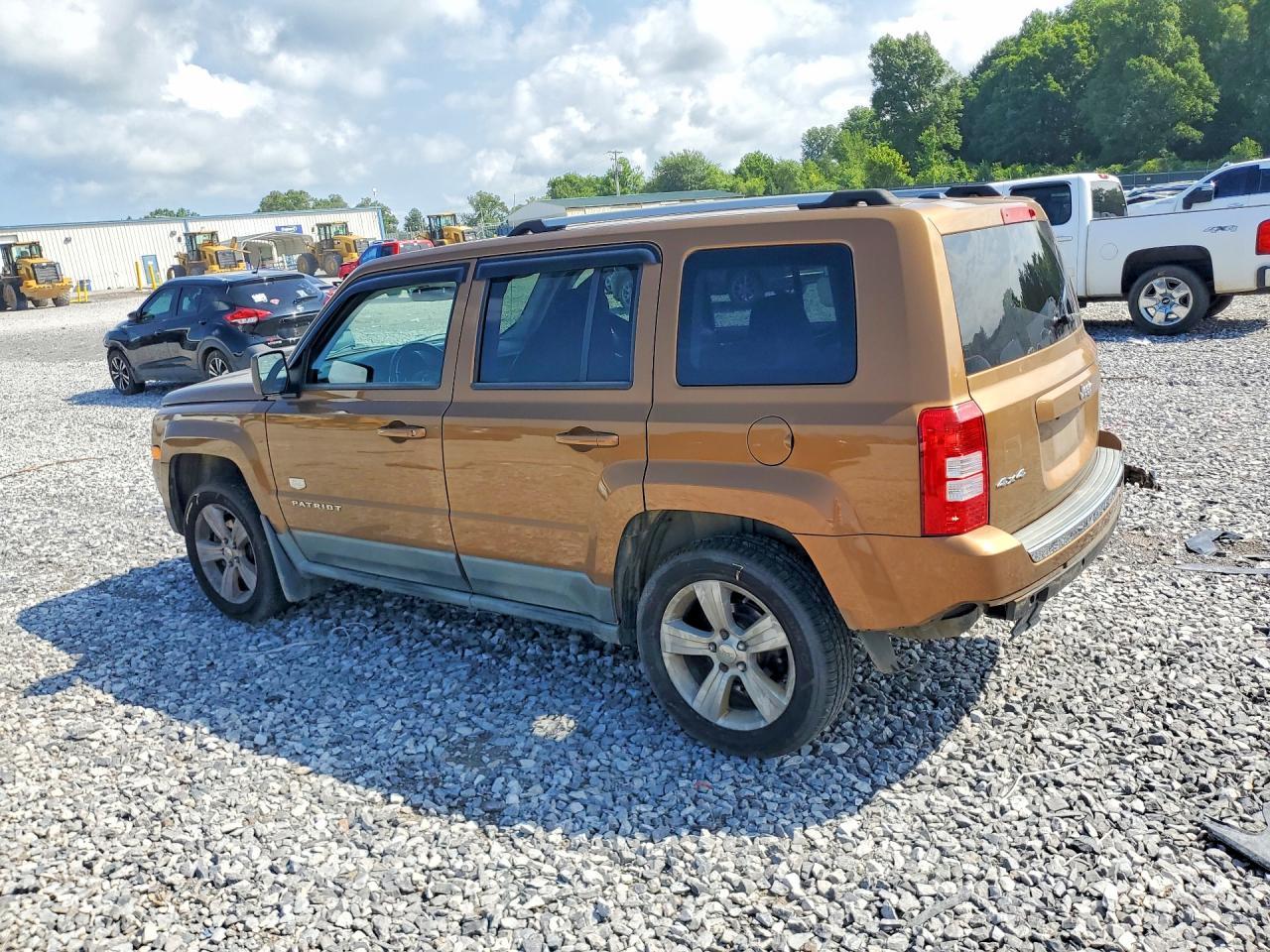 2011 Jeep Patriot Latitude - Фото 2
