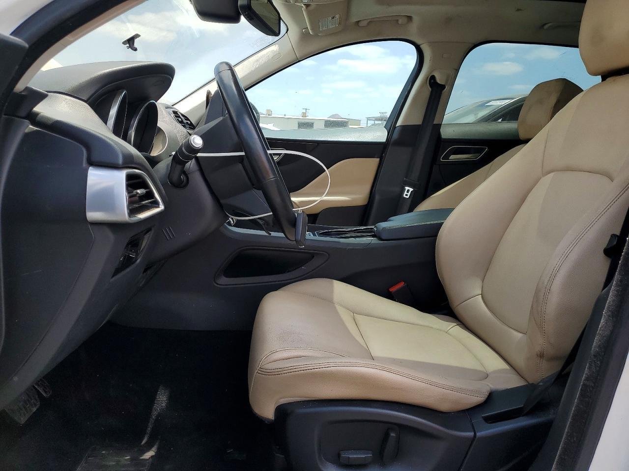 2017 Jaguar F-Pace Premium - Image 7