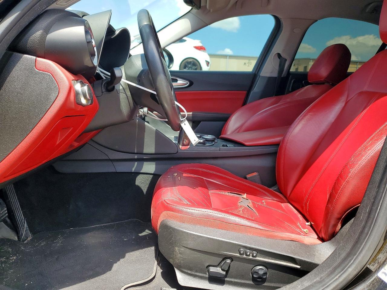 2019 Alfa Romeo Giulia - Image 7