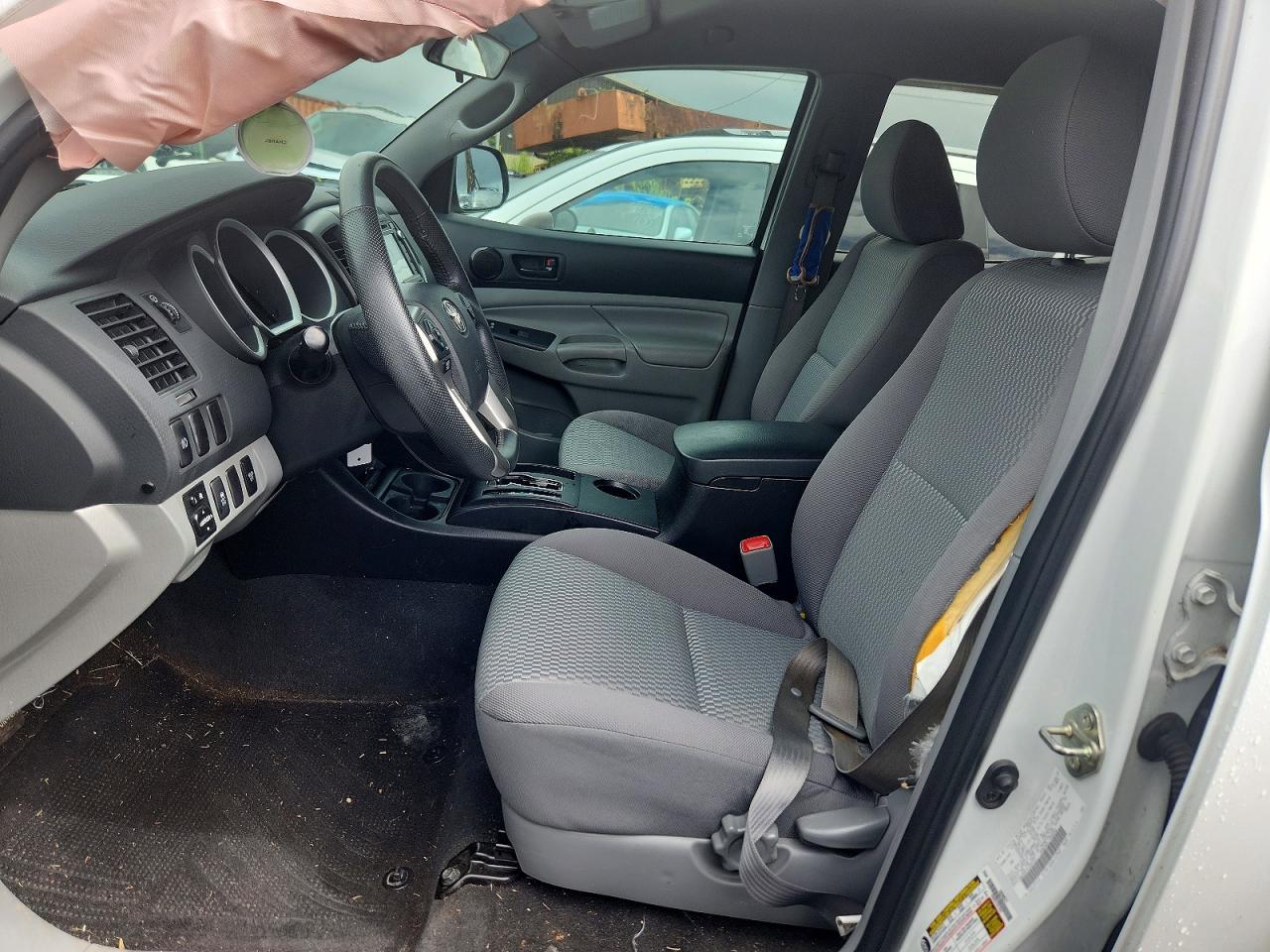 2015 Toyota Tacoma V6 - Image 7