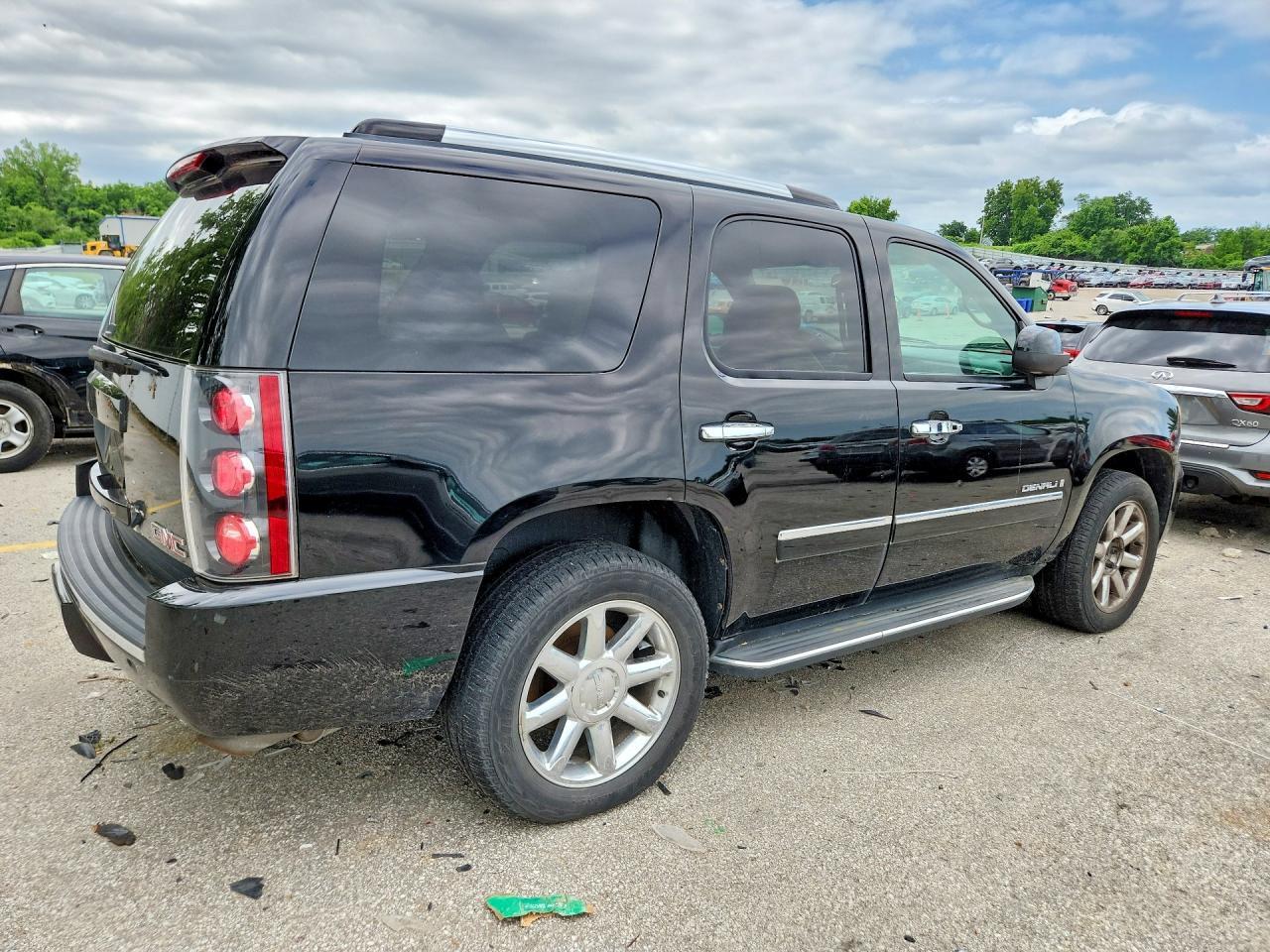 2009 GMC Yukon Denali - Image 3