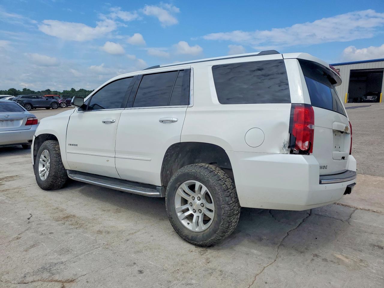 2017 Chevrolet Tahoe C1500 Premier - Фото 2
