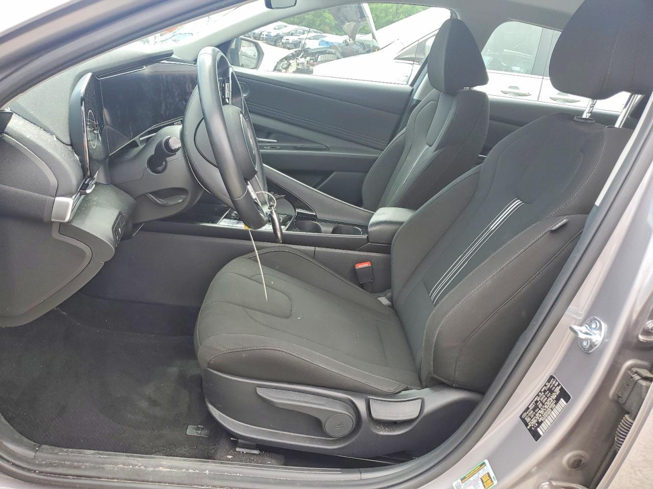 2025 Hyundai Elantra Sel - Image 7