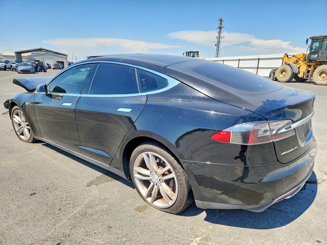 2014 Tesla Model S - Image 2