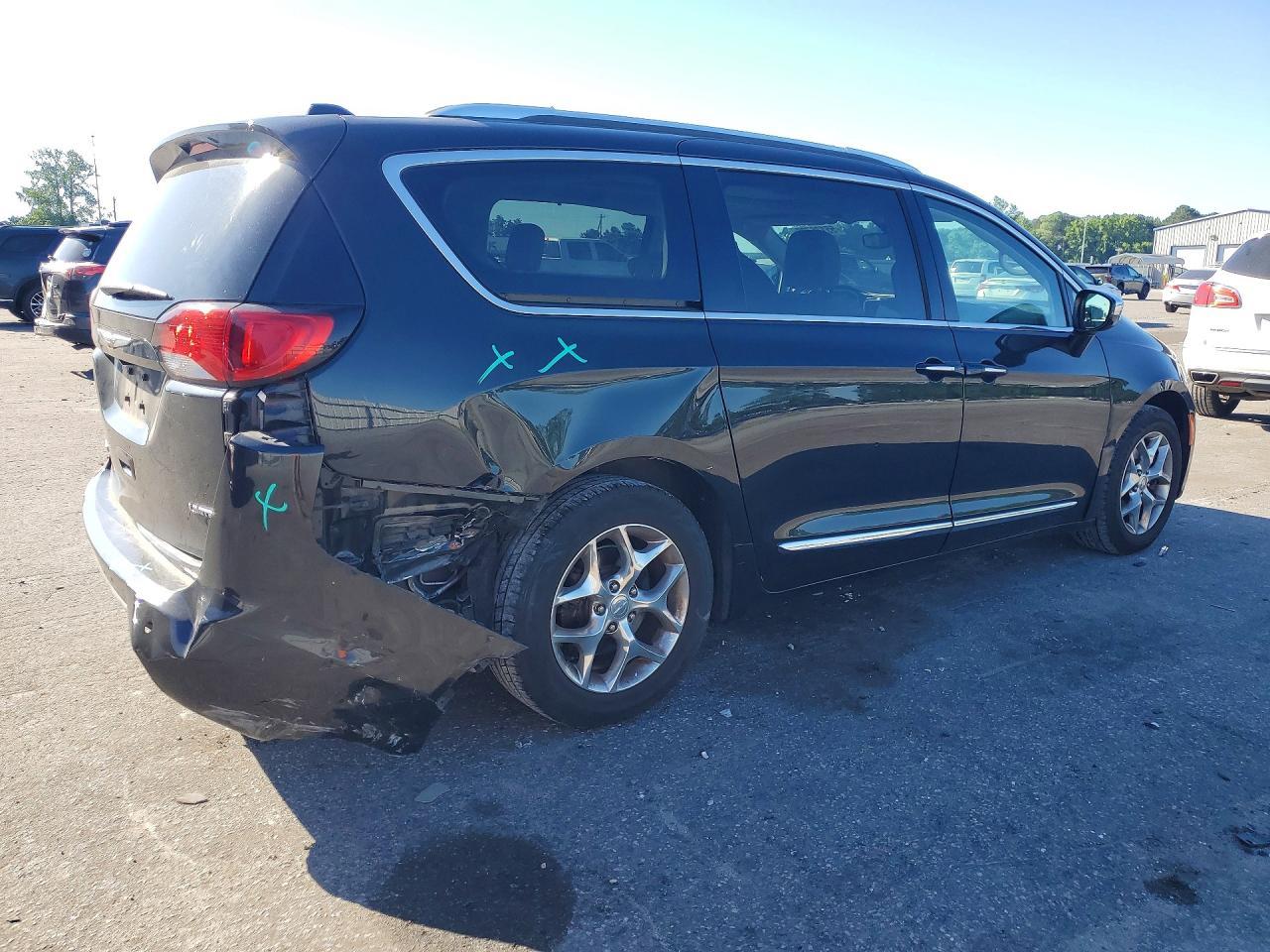 2019 Chrysler Pacifica Limited - Image 3