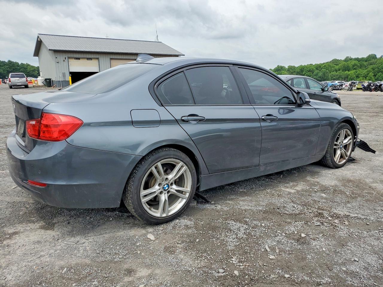 2015 BMW 320 I xDrive - Фото 3