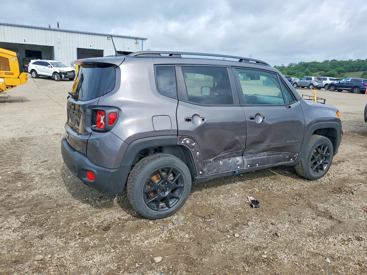 2019 Jeep Renegade Latitude - Image 3