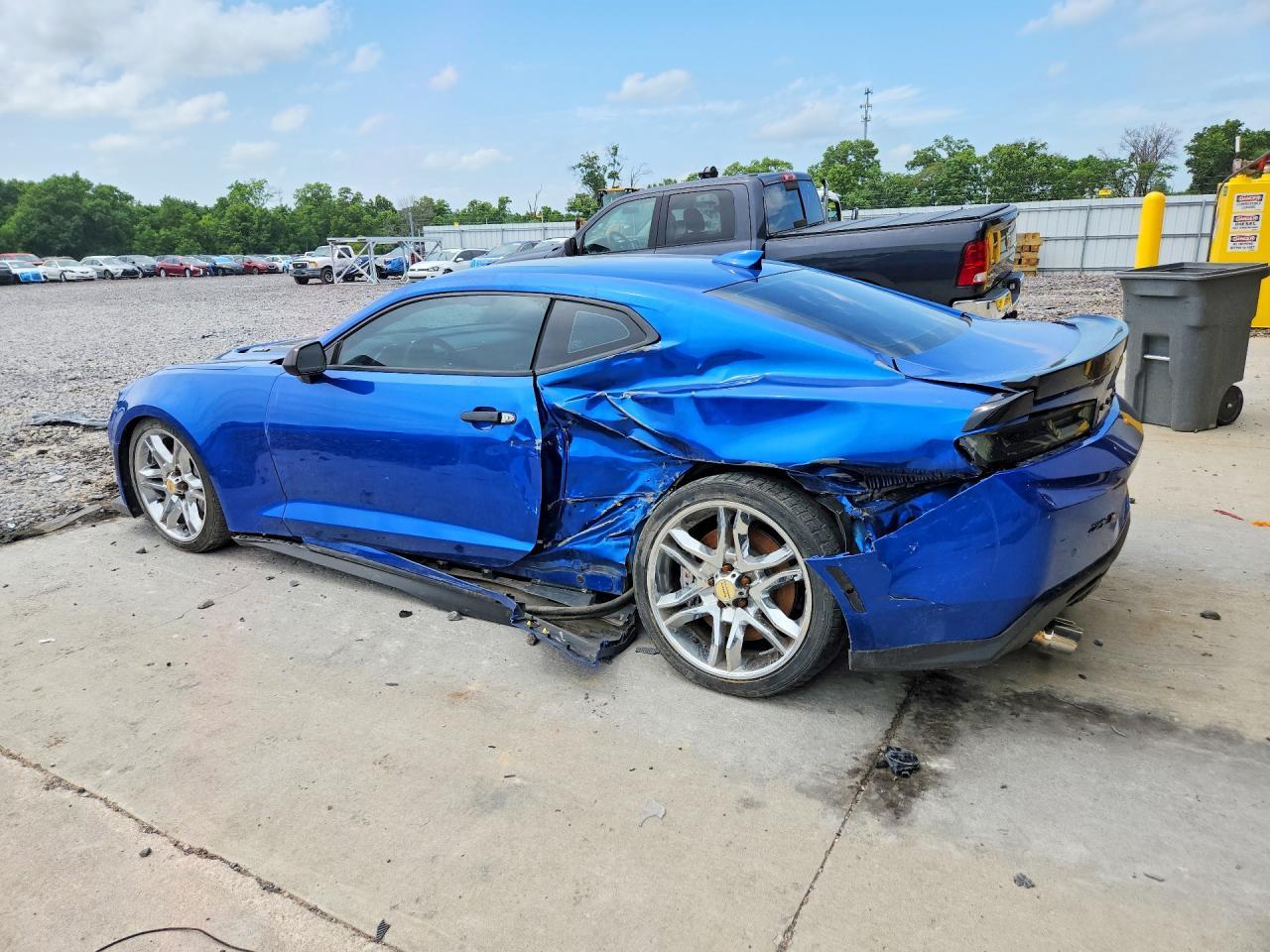 2017 Chevrolet Camaro Zl1 - Image 2