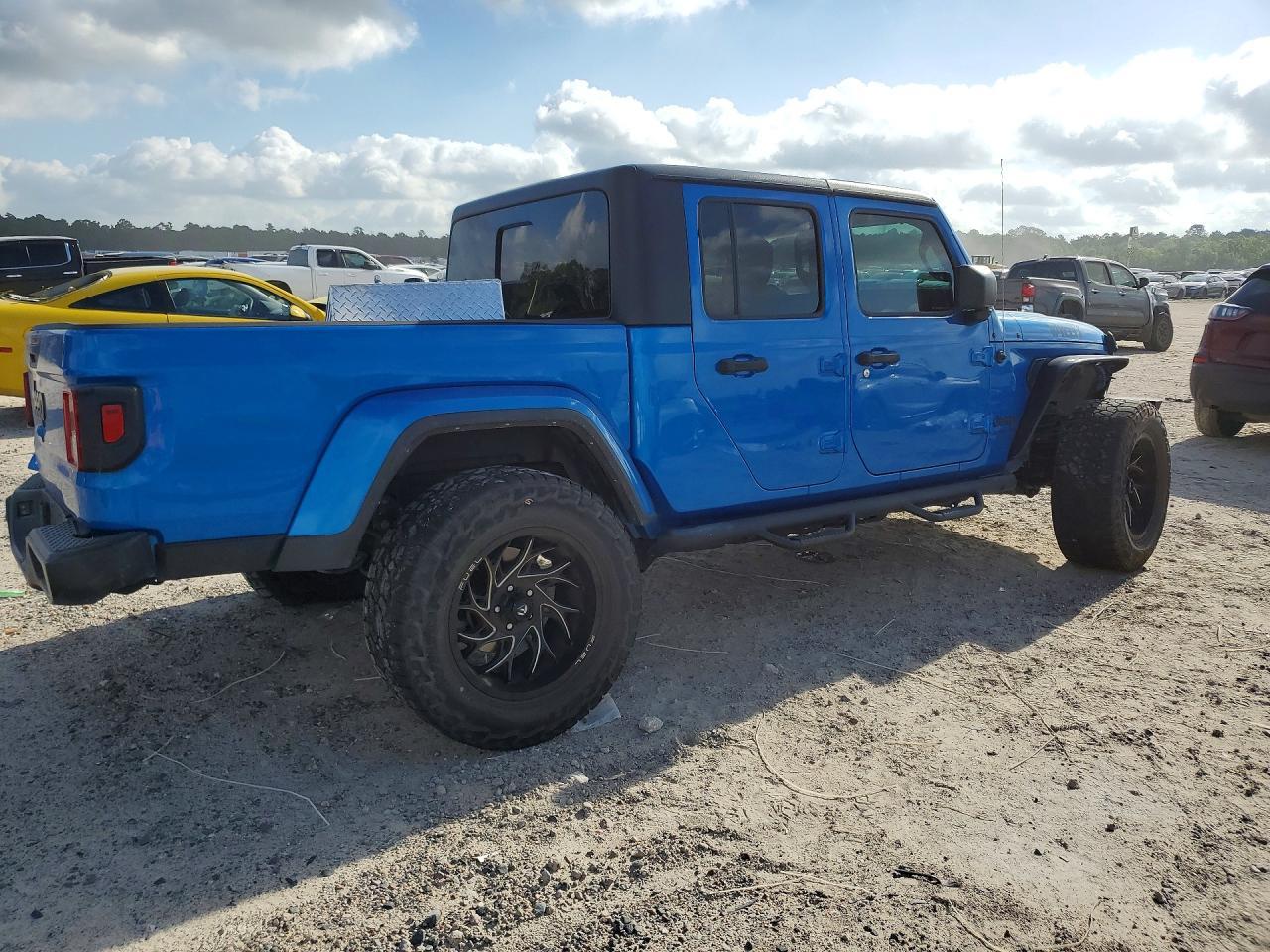 2022 Jeep Gladiator Sport - Image 3