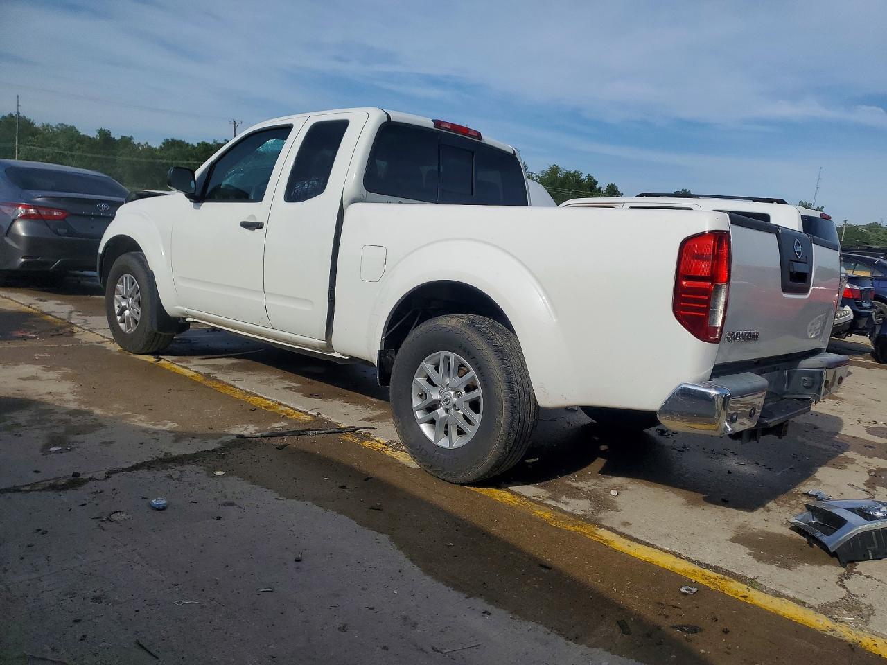 2017 Nissan Frontier Sv V6 - Фото 2