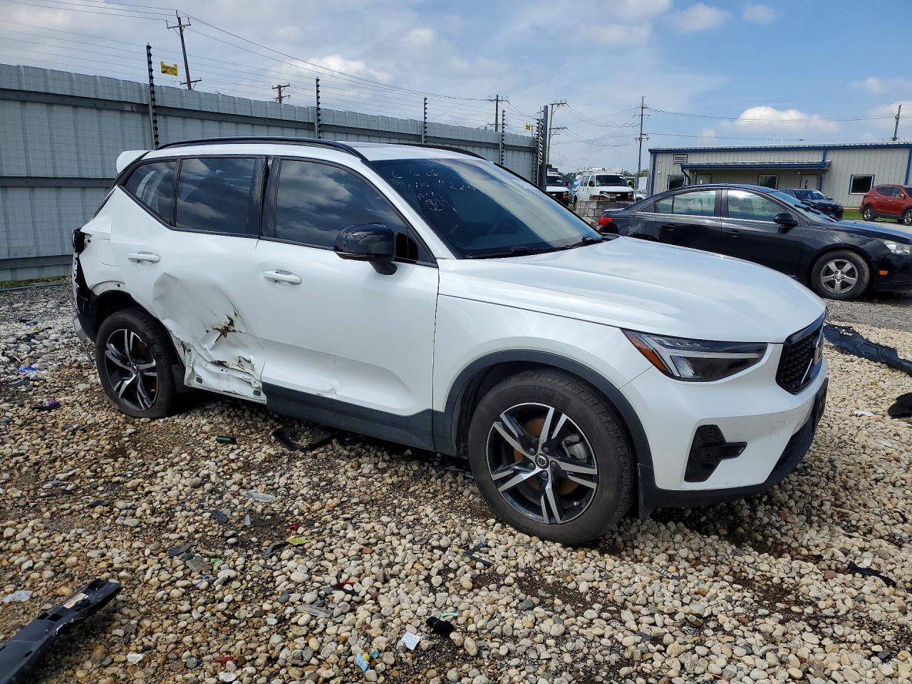 2024 Volvo Xc40 Core - Фото 4