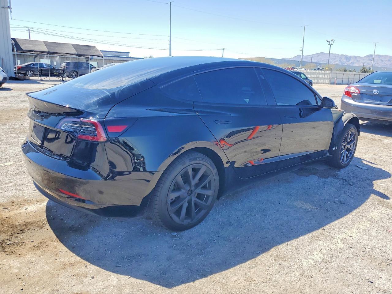 2023 Tesla Model 3 - Фото 3