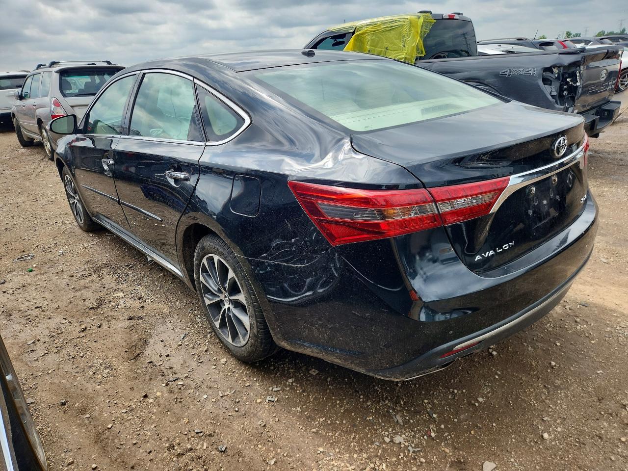 2017 Toyota Avalon Xle - Image 2