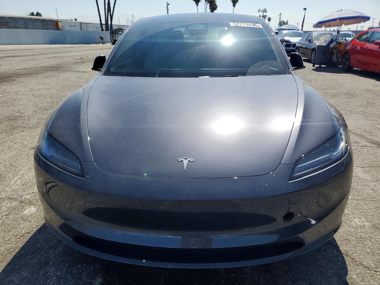 2025 Tesla Model 3 - Image 5