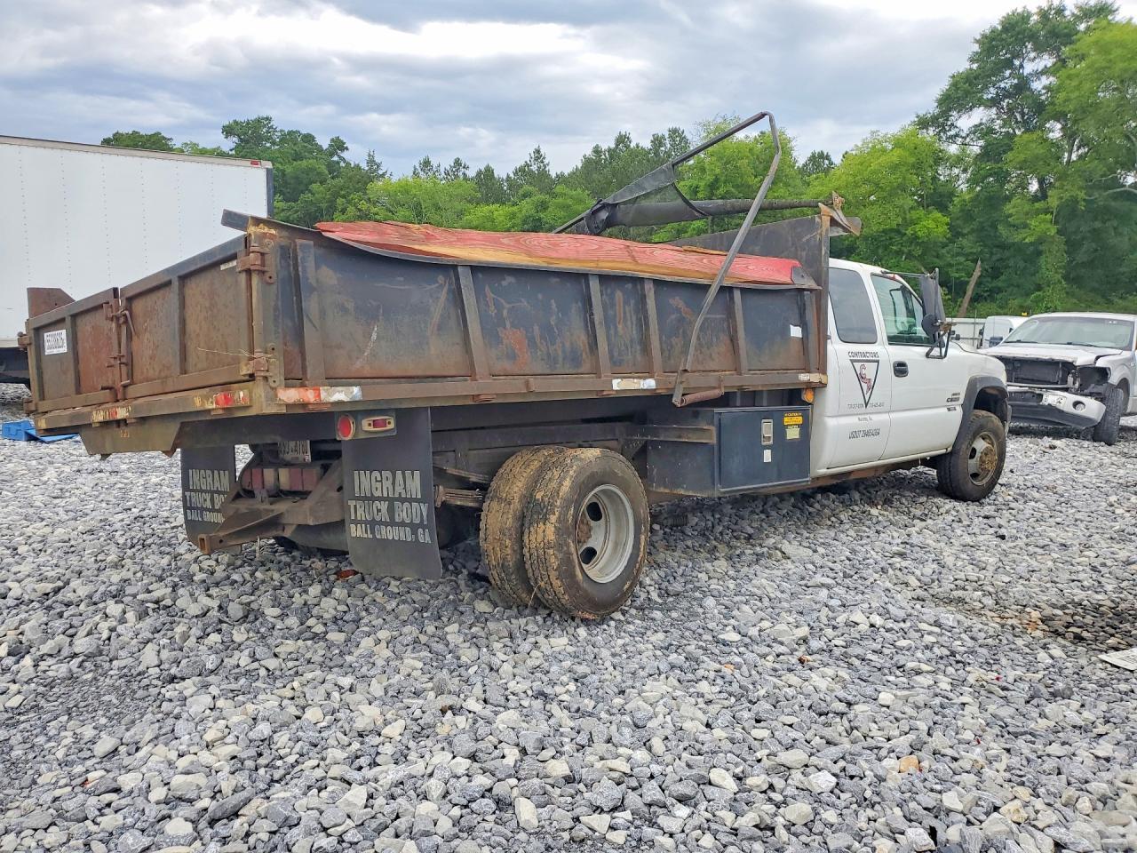 2002 Chevrolet Silverado Dump Truck - Image 3