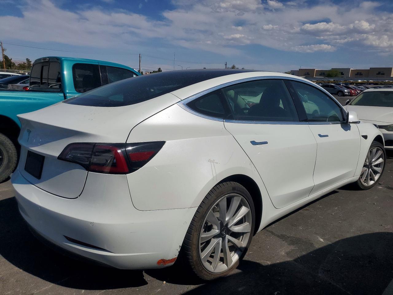 2020 Tesla Model 3 - Фото 3