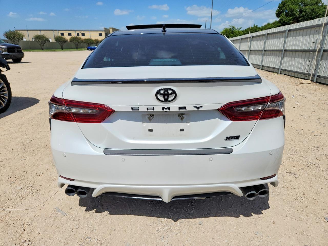 2022 Toyota Camry Xse V6 - Image 6