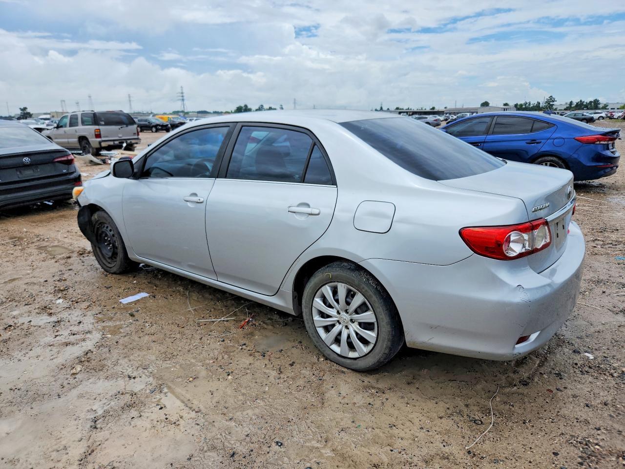 2013 Toyota Corolla Le - Image 2