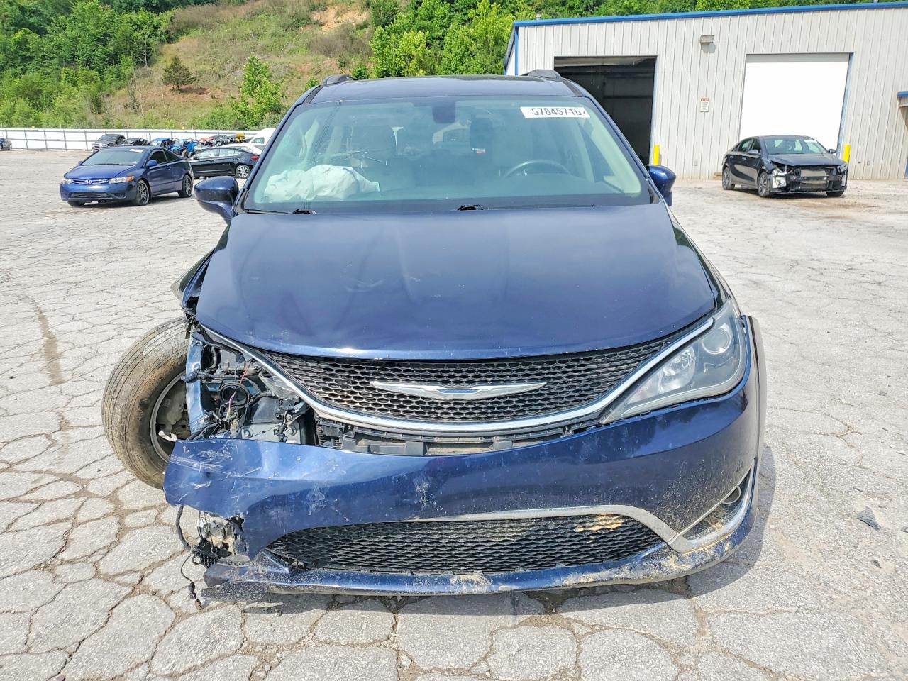 2017 Chrysler Pacifica Touring L - Фото 5