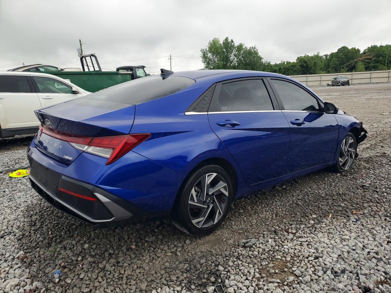 2024 Hyundai Elantra Limited - Image 3