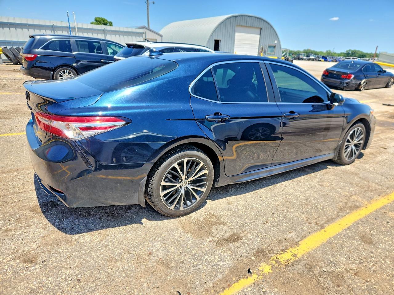 2020 Toyota Camry Se - Image 3