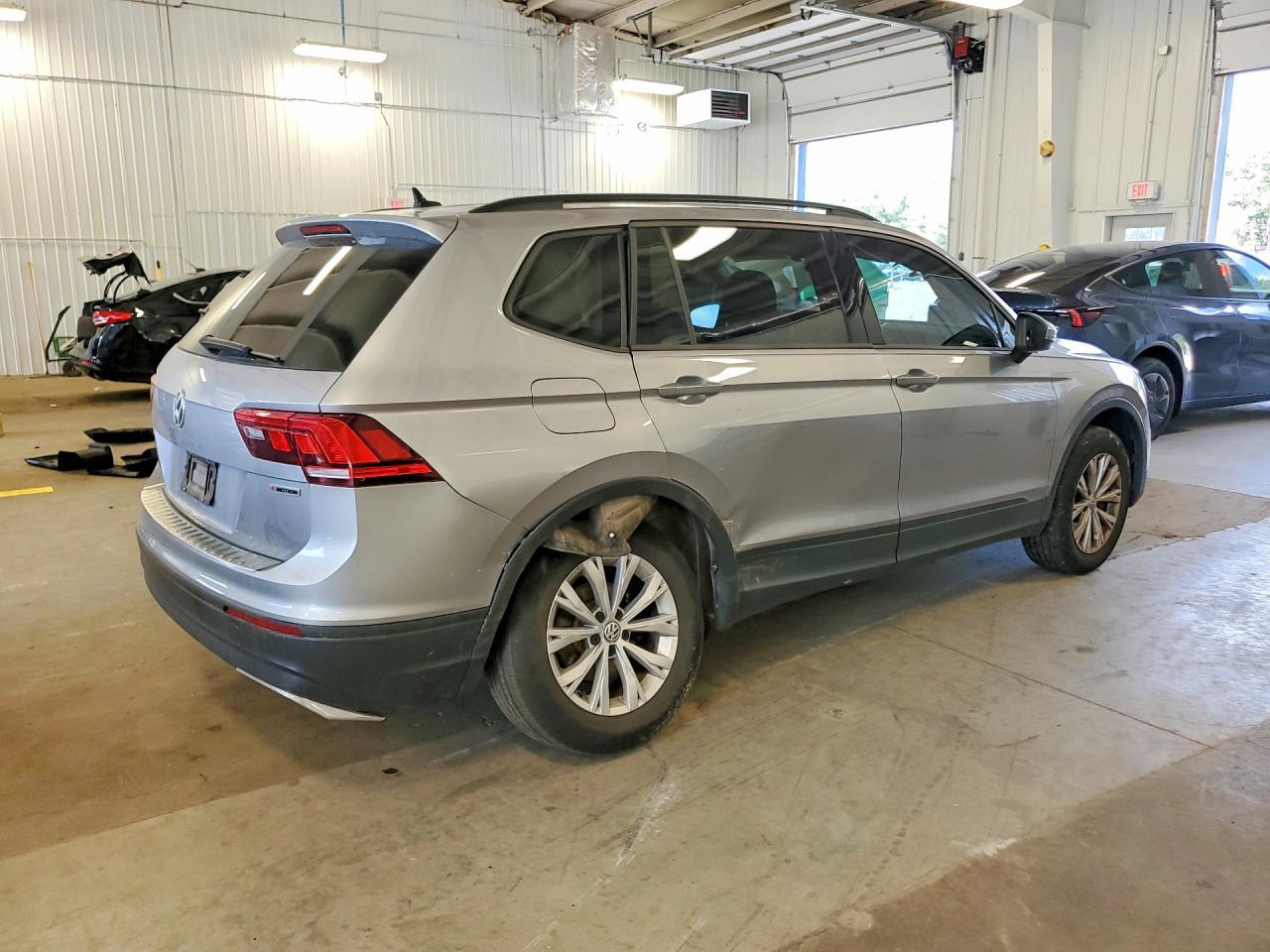 2020 Volkswagen Tiguan S - Фото 3