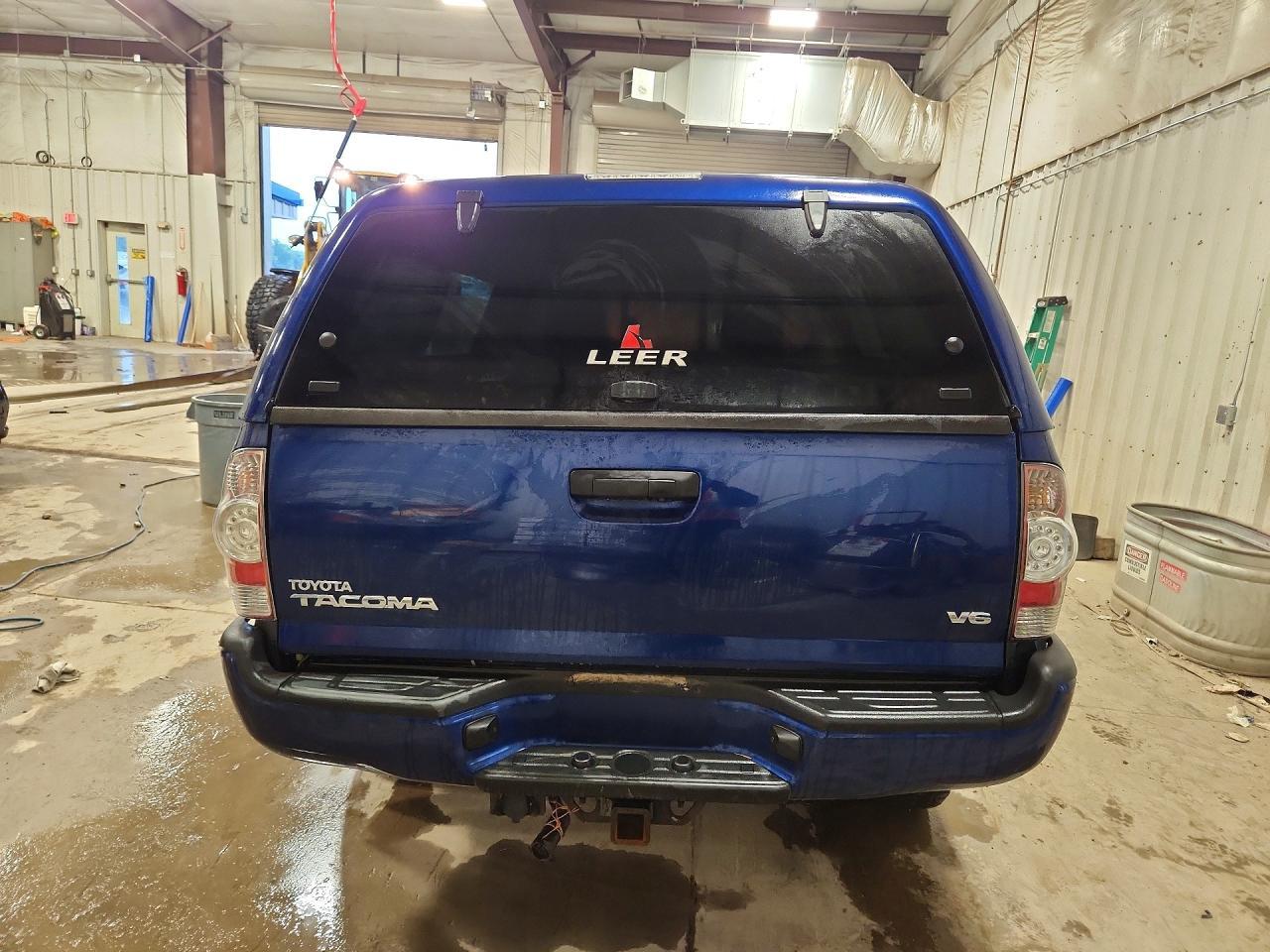 2015 Toyota Tacoma V6 - Image 6