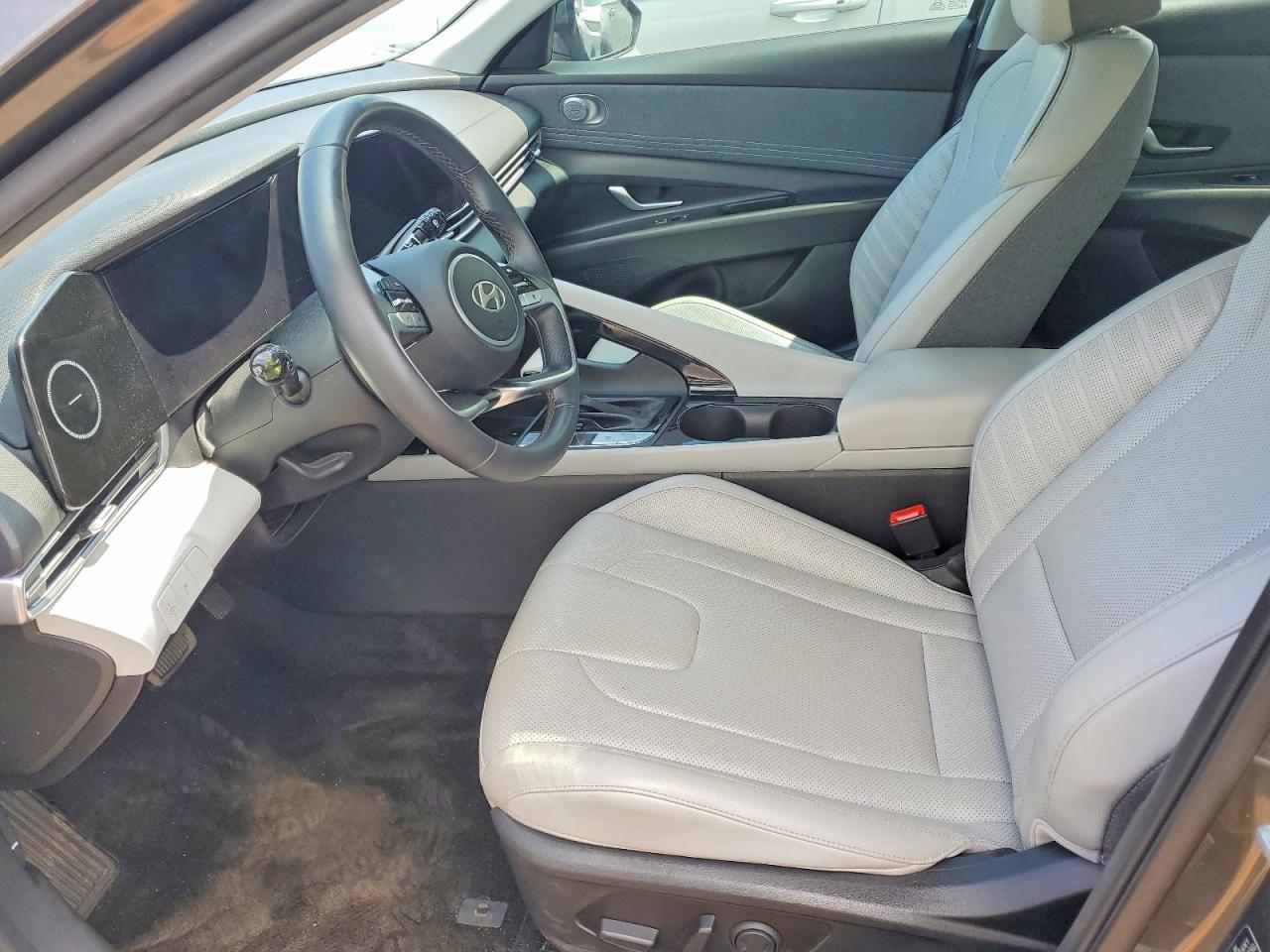 2024 Hyundai Elantra Limited - Image 7