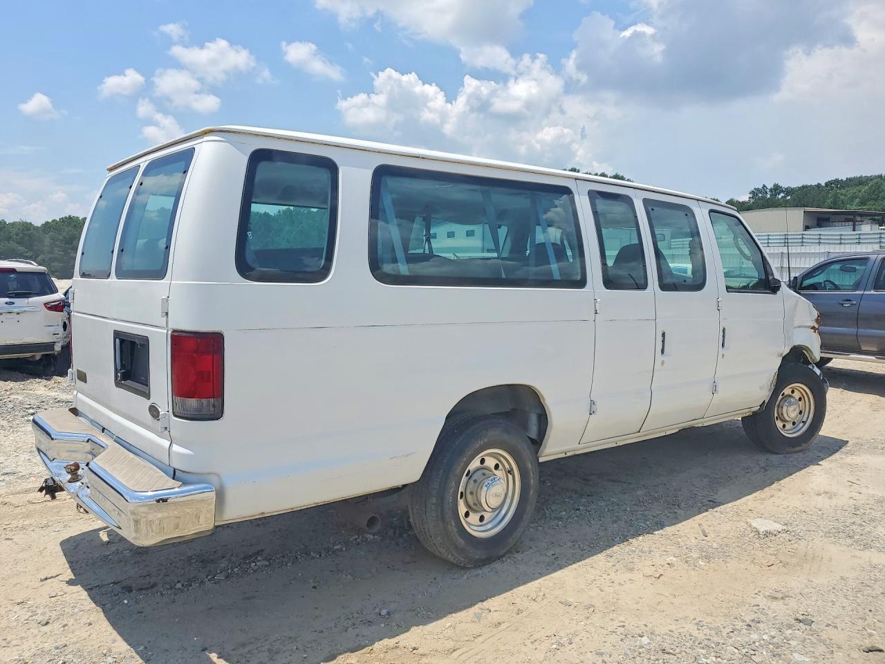 2003 Ford Econoline E350 Super Duty Wagon - Фото 3