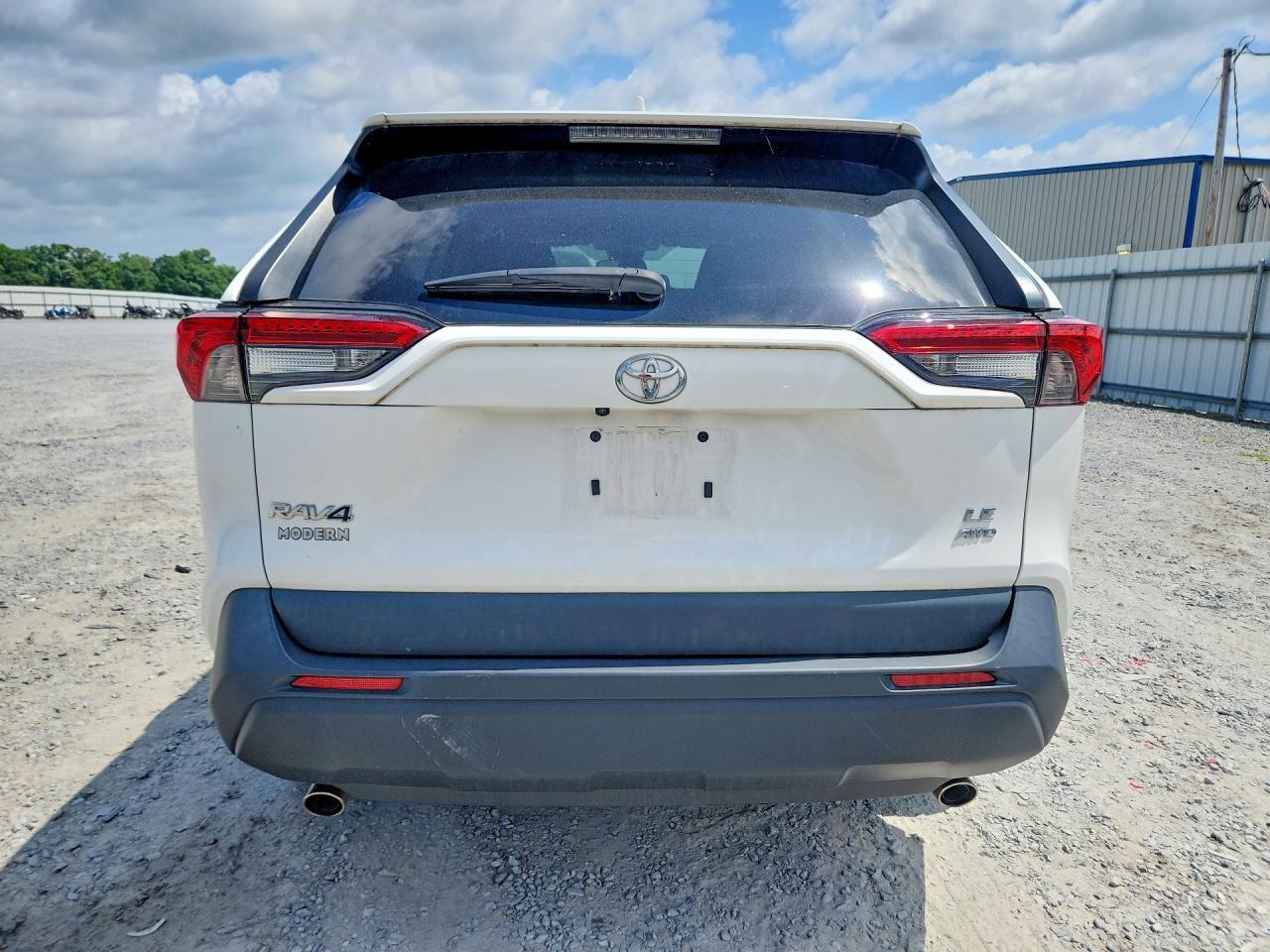 2023 Toyota Rav4 Le - Image 6
