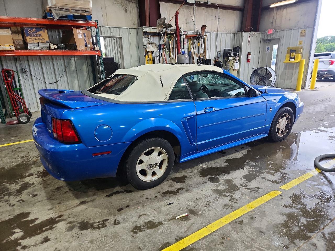2000 Ford Mustang - Image 3