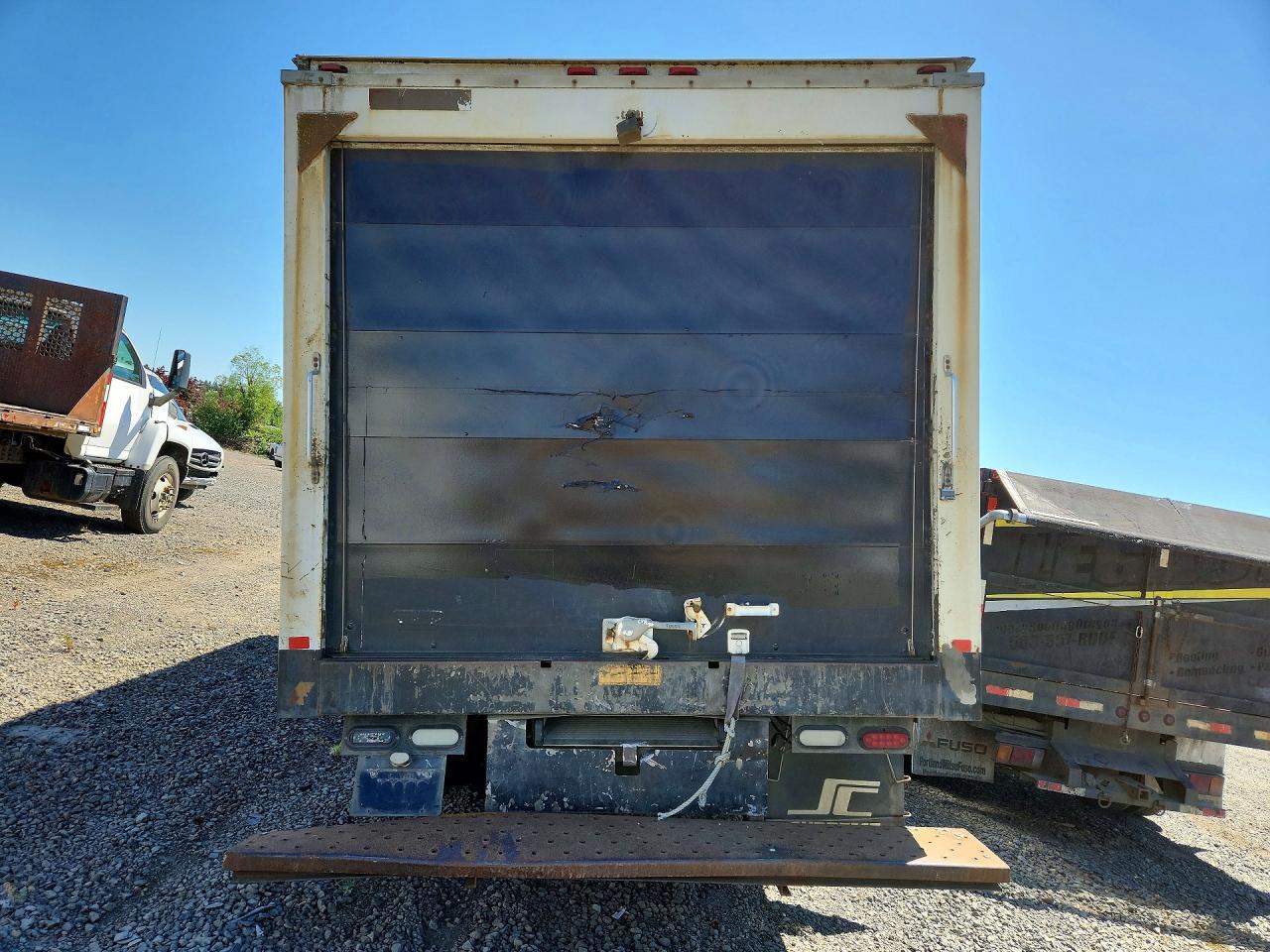 2016 Ford F550 Super Duty Refrigerated Box Truck - Image 6