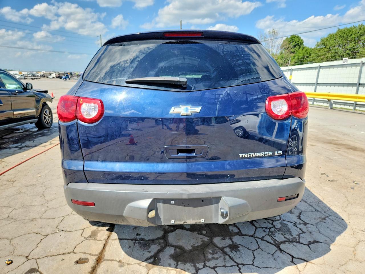 2010 Chevrolet Traverse Ls - Image 6